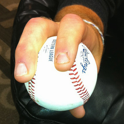 2-Seam-Fastball Haltung
