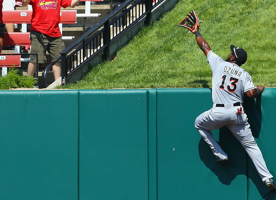 Leftfielder flying catch